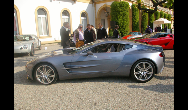 Aston Martin One - 77 2009  lateral